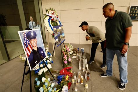 Suspects In Killing Of Off Duty Lapd Officer Identified Los Angeles Times