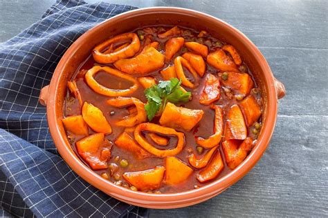 Guiso De Patatas Con Calamares Deliciosa Y Sencilla Receta