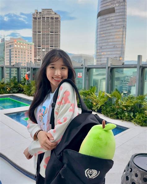 Cùng tên Vy hai hot girl được ngưỡng mộ nhờ học giỏi và nổi tiếng Báo Dân trí