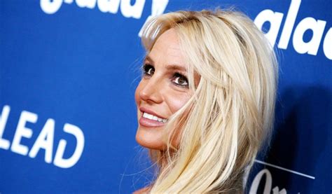 Britney Spears abusó del Photoshop y fue víctima de burlas y críticas