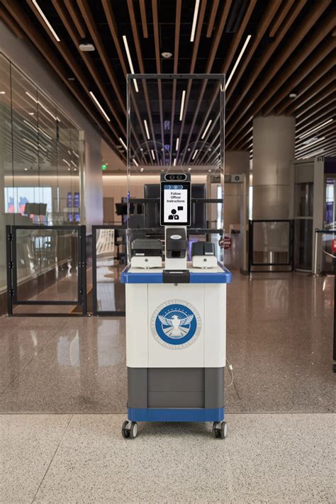 Time at saint louis airport is increasing for security screenings 28