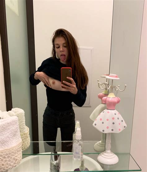 ManyVids Teen Ani Butler Anna Butler Nude Photo 1