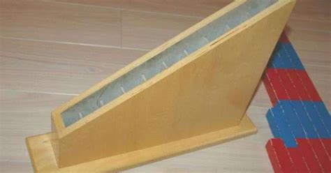 Подставка под красные и числовые штанги Монтессори