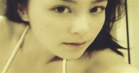 Chung Hân Đồng và nữ diễn viên chuyên nude đấu khẩu trên blog