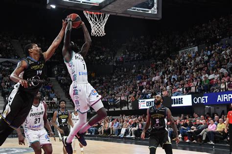 Basket ball Pro B à Boulazac les voyants passent à lorange