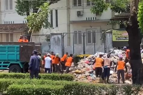 Setelah Viral Sampah Di Kota Baru Jogja Mulai Dibersihkan Suara Merdeka