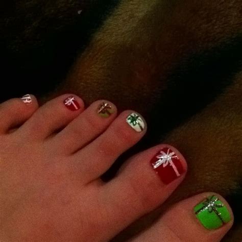 33 Christmas Toenail Art Design Ideas 2018 To Inspire Nail Designs