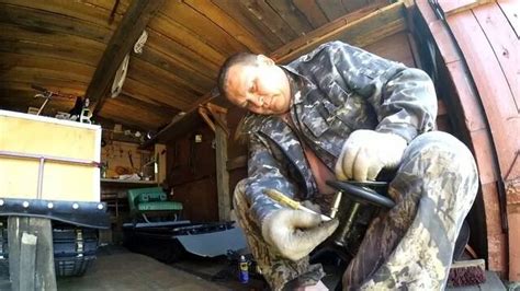 Смазка катков на мотобуксировщике перед зимним сезоном - Смотреть ...
