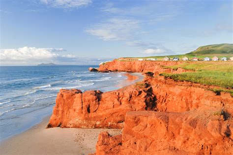 4 Types Of Tours To Explore For Your Next Dream Canadian Getaway