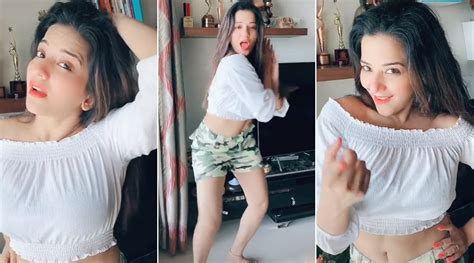 भजपर एकटरस मनलस न TikTok पर कय Hot डस बतय लडकय क जयद गरम कय लगत
