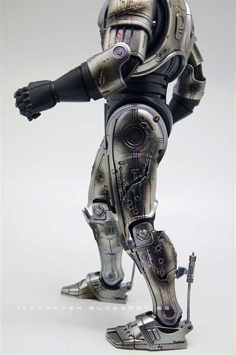 Toyhaven Review 1 Hot Toys MMS266 1 6th RoboCop Battle Damaged Version Collectible Figure