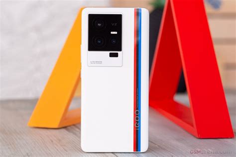 vivo iQOO 11 pictures, official photos