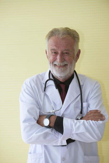 Premium Photo Portrait Of Smiling Doctor With Arms Crossed Standing