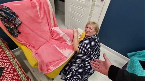 Надя упала на пол и не хочет вставать - YouTube