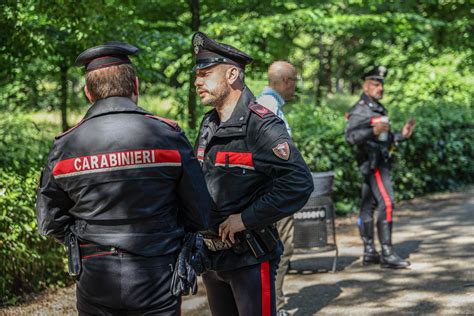 Spaccio Di Droga In Montagnola A Bologna Pusher In Fuga Fermato Dai