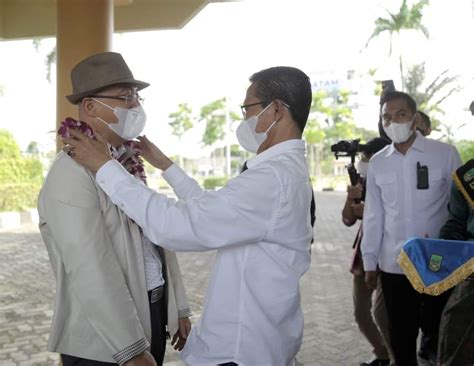 Rakornas Kepegawaian Digelar Di Batam Amsakar Jemput Kedatangan Plt