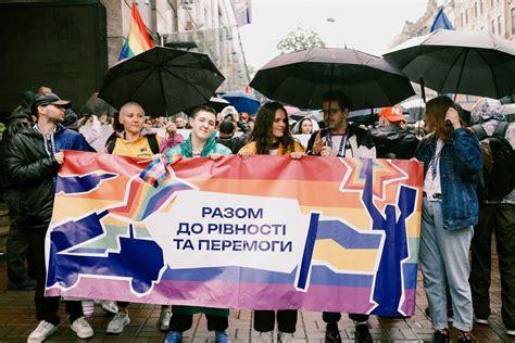 Polícia interrompe ª parada LGBT na Ucrânia após invasão russa Guia Gay São Paulo