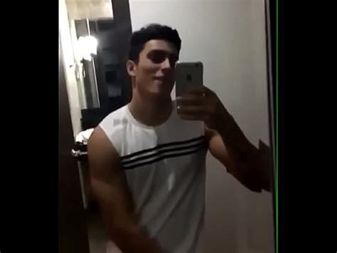 Chico Caliente Muestra Una Gran Polla XVIDEOS