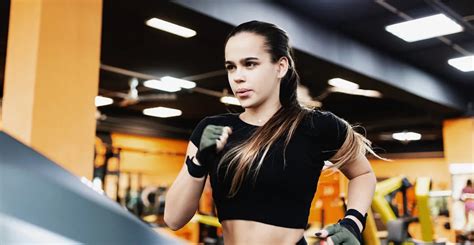 Treadmill Workouts For Targeting Abs - SupeRun