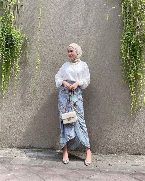 Pin Oleh Mirai Mine Di Outfit Kondangan Mode Casual Hijab Outfit