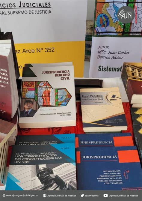 Decano del TSJ expone libros de su autoría en feria nacional de libros