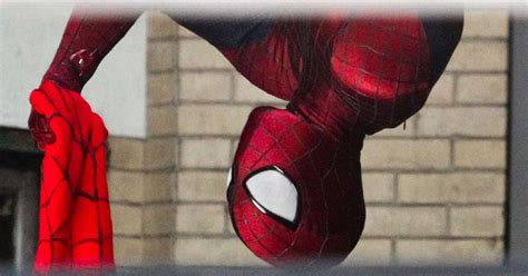 Homem Aranha De Cabeca Para Baixo - De cabeça para baixo, Andrew Garfield filma novo Homem-Aranha