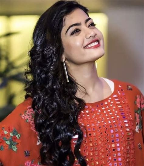 Red Hot Kareena Kapoor Shows Her Hot Curves In Saree Artofit