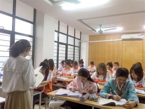 Top ngành ngôn ngữ hot nhất Việt Nam