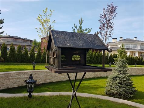Кованая кормушка для птиц