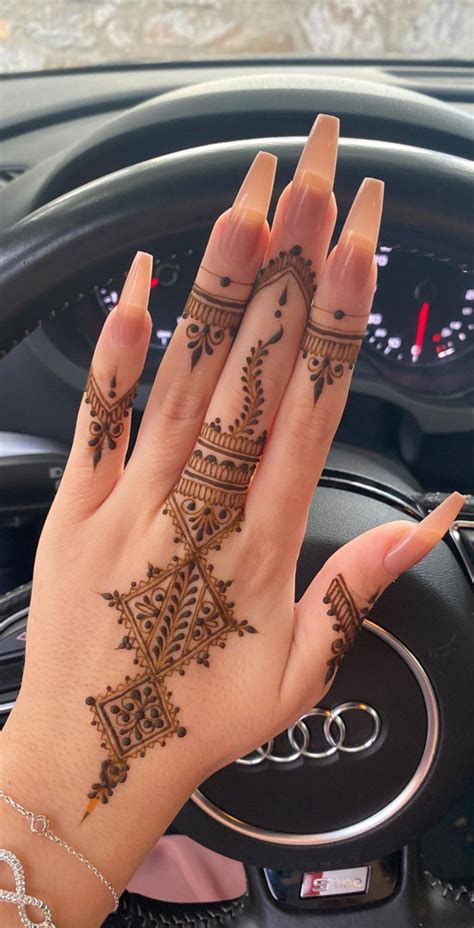 59 Timeless Pattern And Artistry Henna Designs Geometric Nude Nails