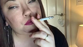 Bbw Tina Snua Fuma Un Cigarrillo Con Inhalaciones Instant Neas Xvideos