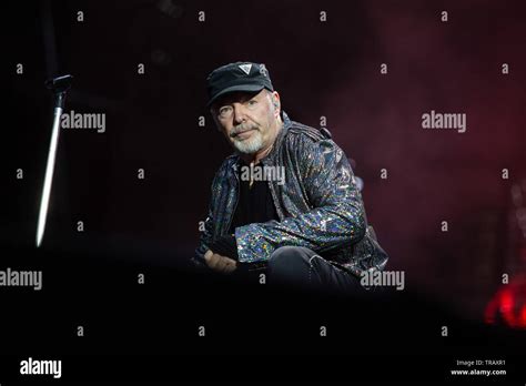 Milano Giugno Vasco Rossi In Concerto Allo Stadio San Siro Di