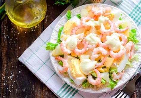 Нежный салат с креветками и ананасом - Со Вкусом