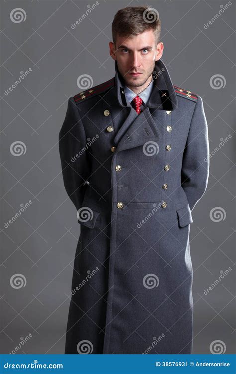 Русский офицер армии стоковое изображение. изображение насчитывающей ...