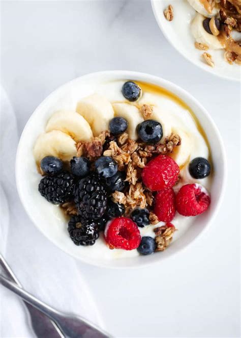 Vanilla Greek Yogurt With Granola