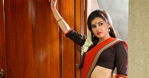 Hot Gallery Archana Red Saree Hot Navel Photos From Kamalatho Naa Prayanam