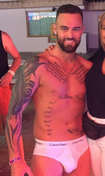 Omg He S Naked Uhgain The Welsh Steve Irwin Aka Boxer Robbie Gaine Omg Blog