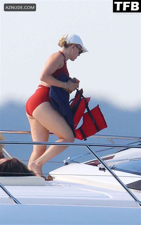 Scarlett Johansson Sexy Seen Flaunting Her Hot Figure Wearing A Red