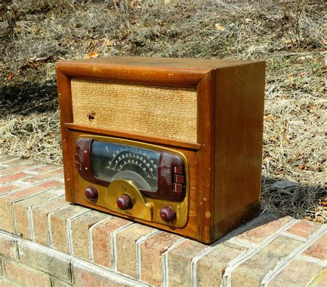 Vintage Zenith Portable Radio