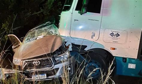 Dos Personas Murieron En Accidente Entre Camioneta Y Cami N Con Acoplado