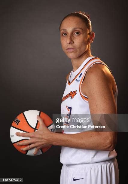 1276 Diana Taurasi Poses Stock Photos High Res Pictures And Images