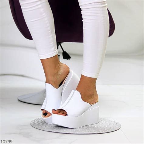 Купить Белые кожаные женские натуральные шлепки на танкетке и платформе ...