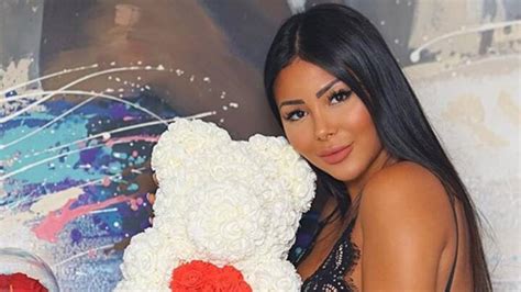 Maeva Ghennam Les Marseillais Pose En Lingerie Sur Instagram Ses