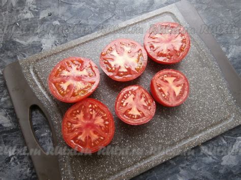 Помидоры, фаршированные колбасой и сыром: 10 фото в рецепте