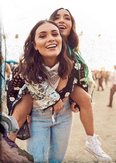 Lesbians Kissing Cute Lesbian Couples Lesbian Love Woman Loving Woman Gay Aesthetic Married