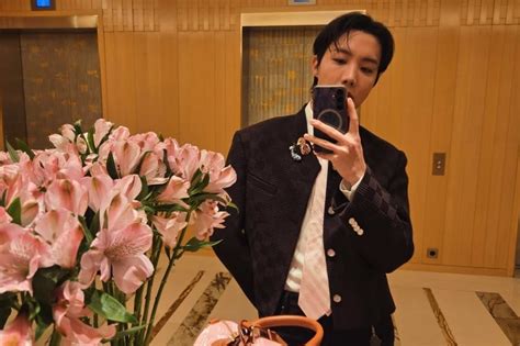 Rekor Terbaru J Hope Bts Sukses Tembus Chart Billboard Hot