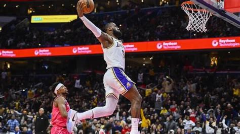 LeBron James Believes Tomahawk Dunk Is His Signature Move | Yardbarker