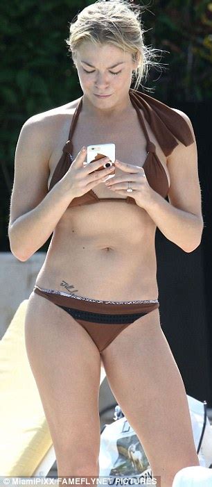 Naked Leann Rimes Added By Pepelepu