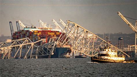 Un Buque Carguero Choca Contra Un Puente De Baltimore Y Lo Derrumba En Pocos Segundos