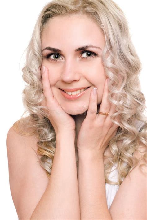 Retrato De La Sonrisa Blonde Bastante Joven Aislado Foto De Archivo Imagen De Lindo Perfecto